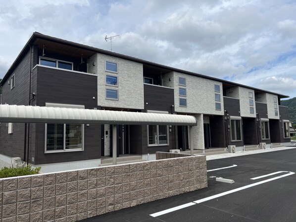 ハウオリエカヒの物件外観写真